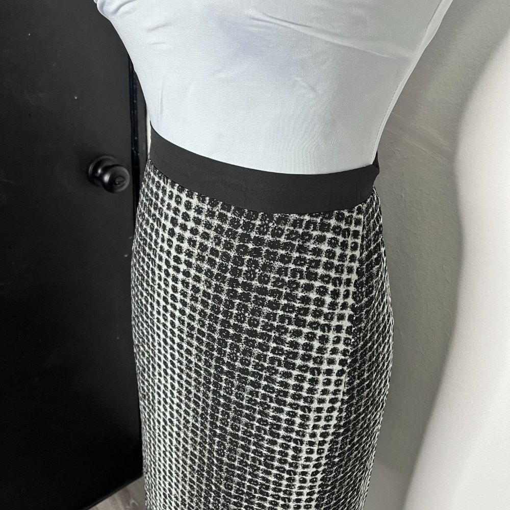 NWT BCBGeneration Black Pattern Polyester Light Skirt Size S - Picture 4 of 11
